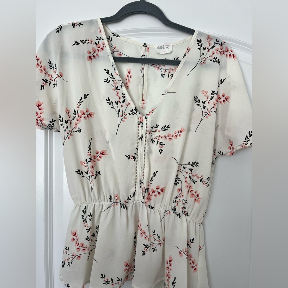 Sienna Sky, Size Small Blouse